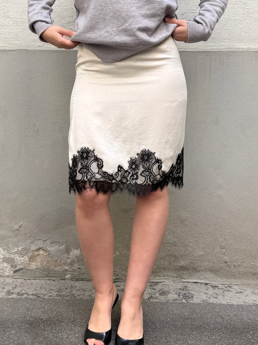 100% Silk Cream & Black Lace Skirt XS/S