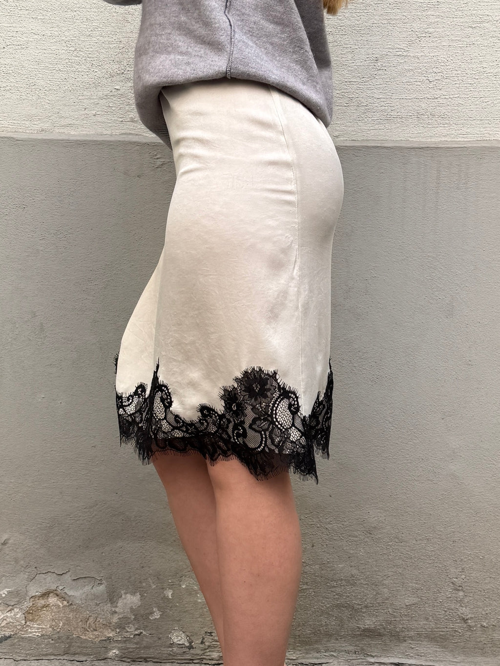 100% Silk Cream & Black Lace Skirt XS/S