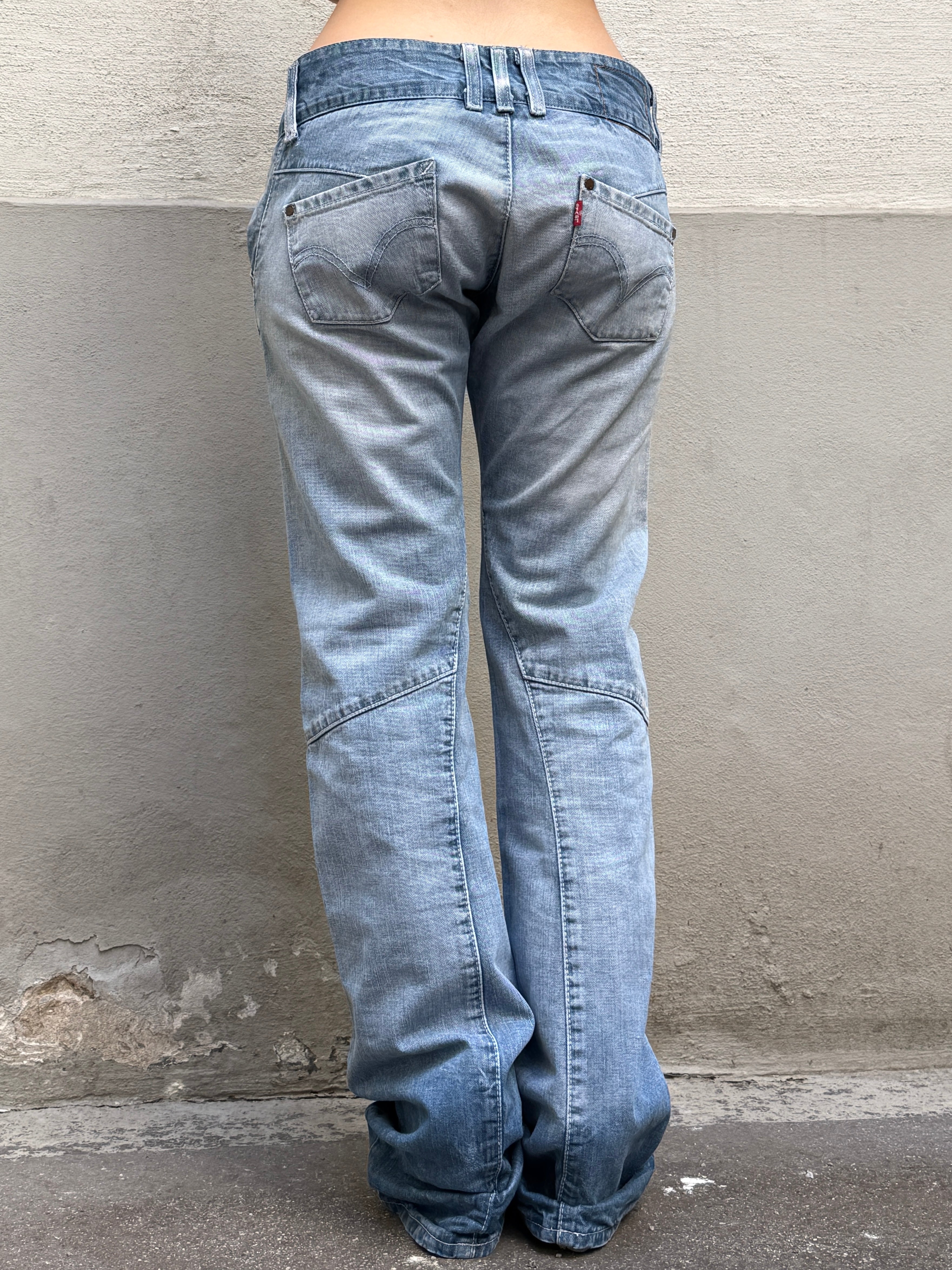 Vintage Levi's Engineered Low Waisted Jeans 28x34