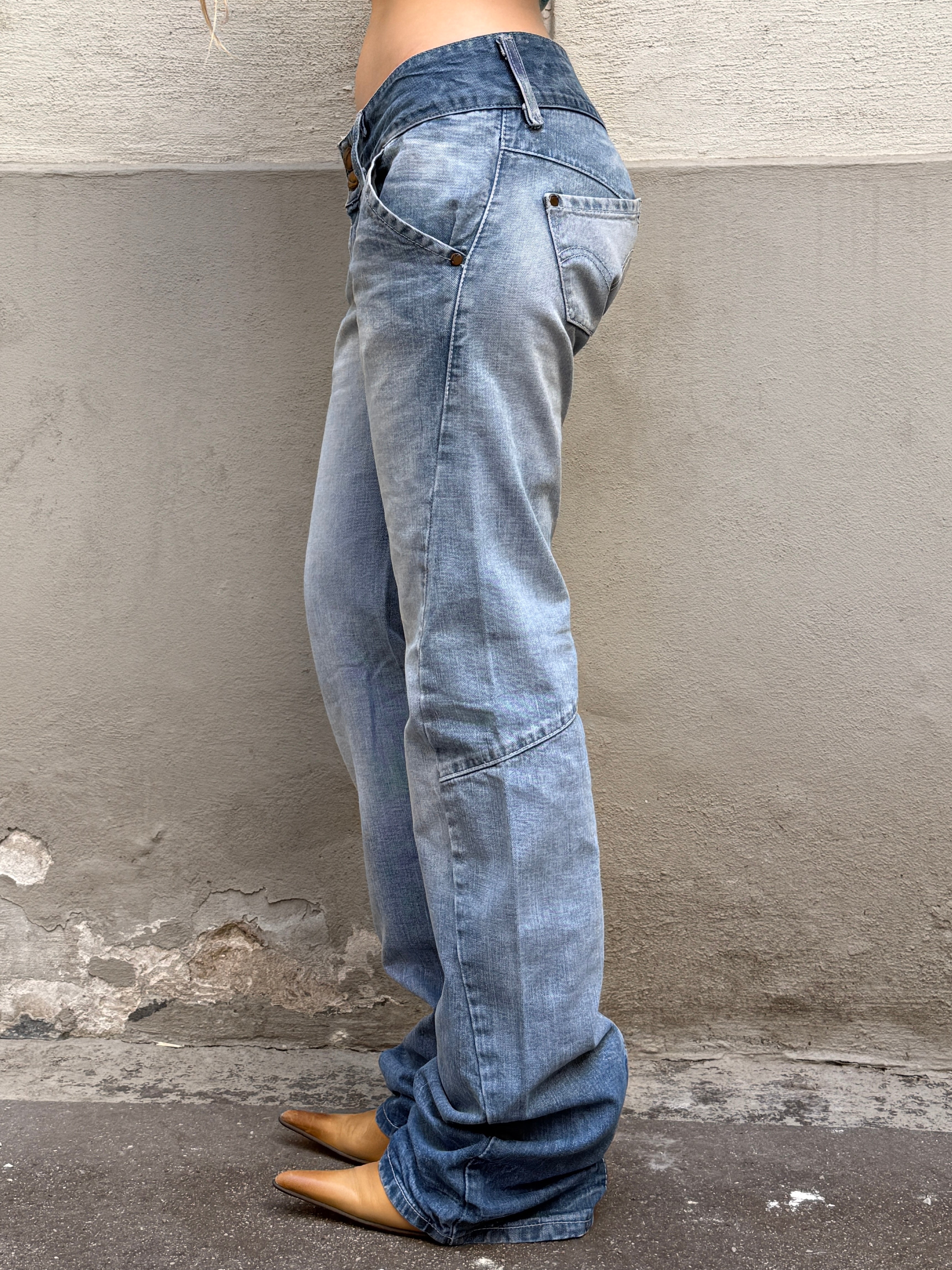 Vintage Levi's Engineered Low Waisted Jeans 28x34