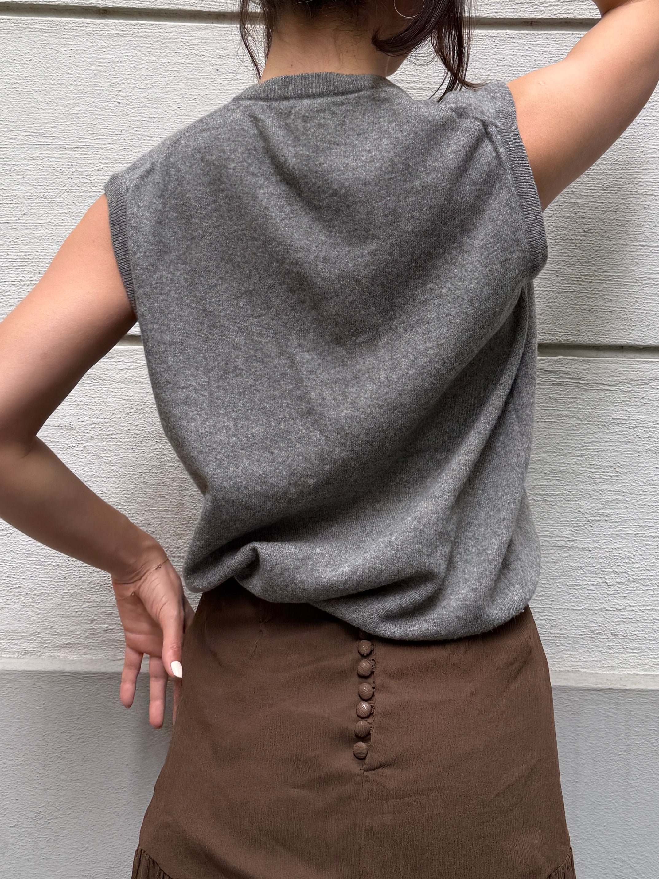 Vintage 100% Wool V-Neck Sleeveless Gray Vest Sweater M