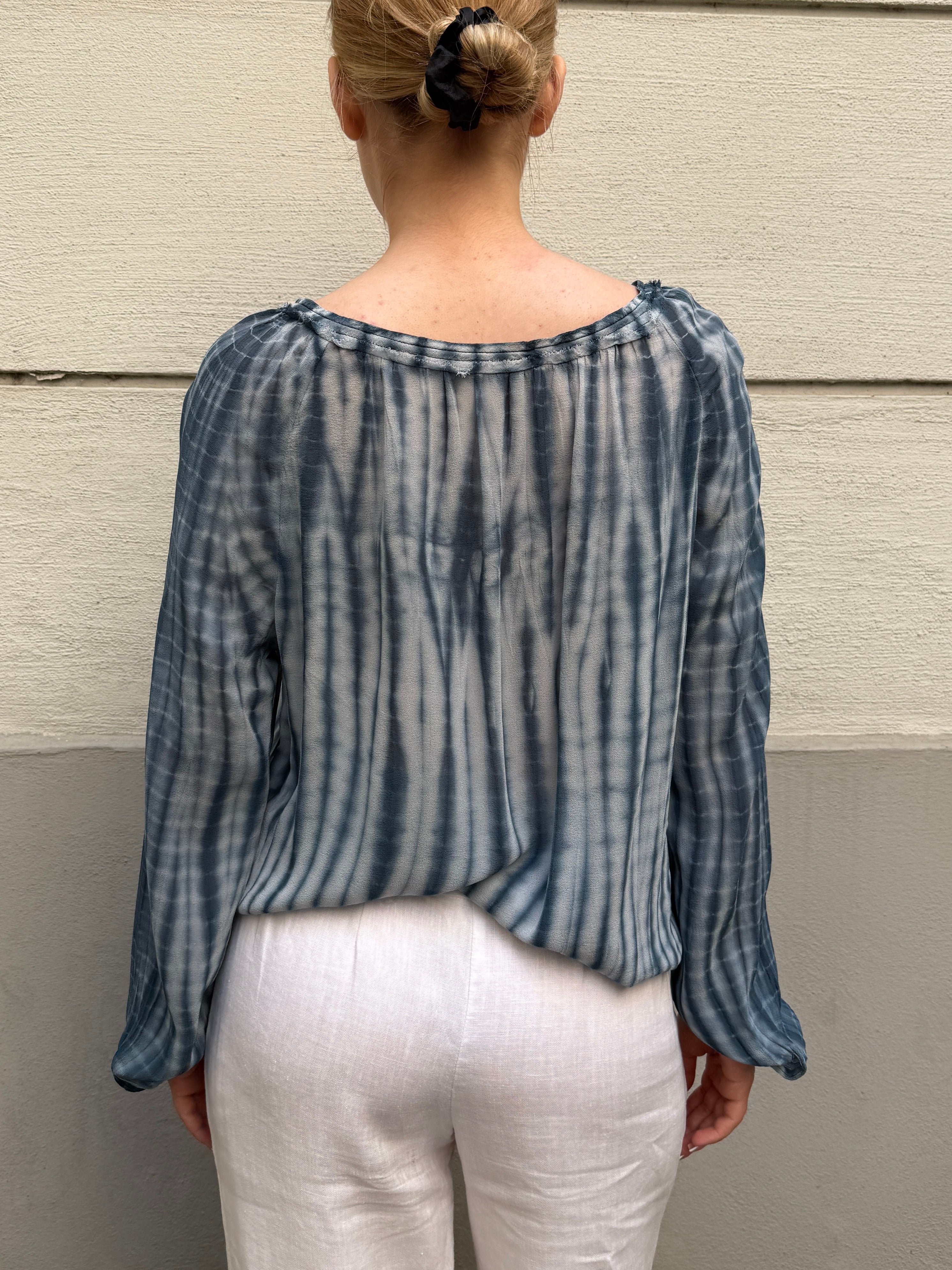 Vintage 100% Silk Tie Dye Blue Blouse S/M